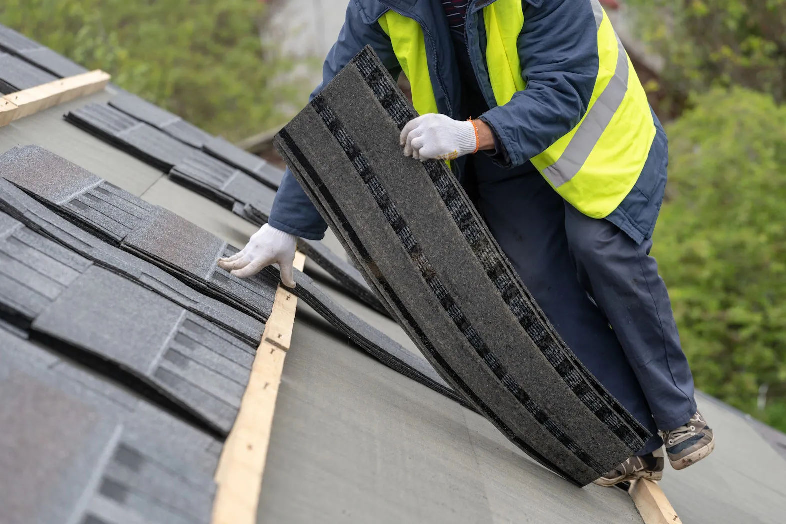 asphalt-roof-shingle-installation-and-replacement-near-me-winnipeg-kab-boot-pro-1572×1049-2