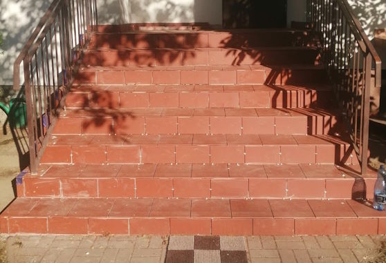 laying-tile-on-stairs-near-me-winnipeg-558×381-1